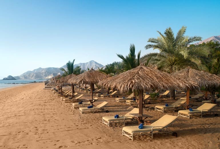 Отель le Meridien al Aqah Beach